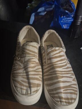 Billabong Beige and White Zebra Print Slip-On Sneakers